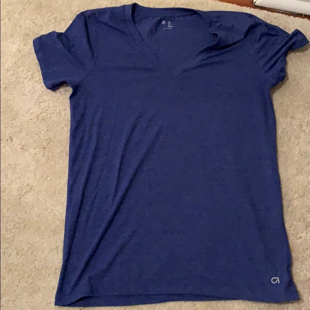 Gap fit workout shirt